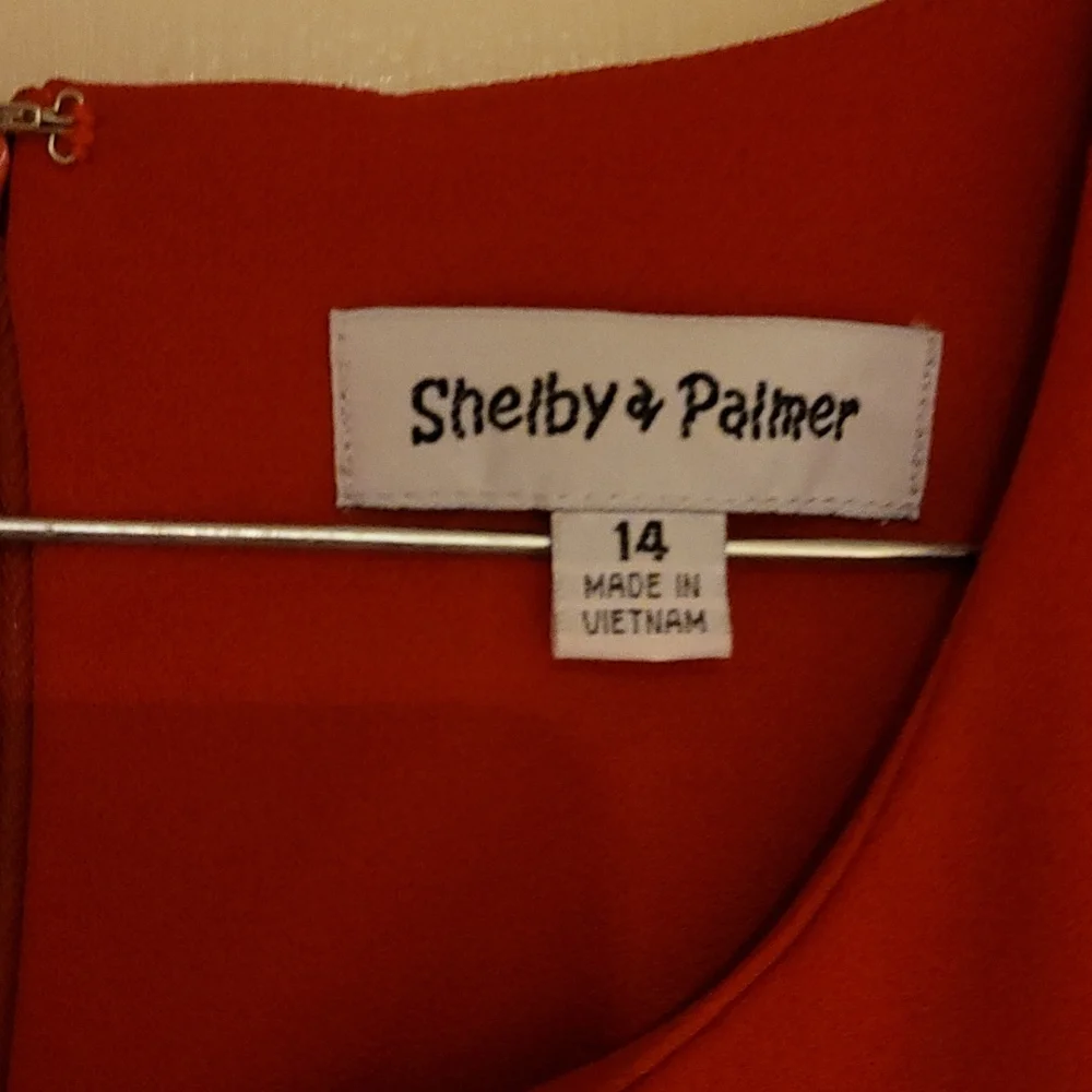 Red dress with black color blocking - Picture 6 of 6